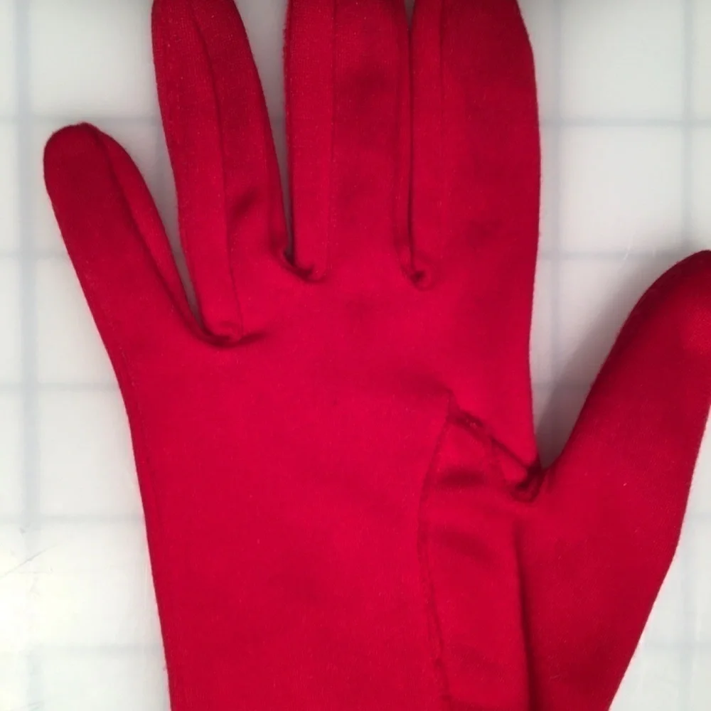 Unbranded cloth fabric gloves, women’s size medium, RED, pre-owned, EUC